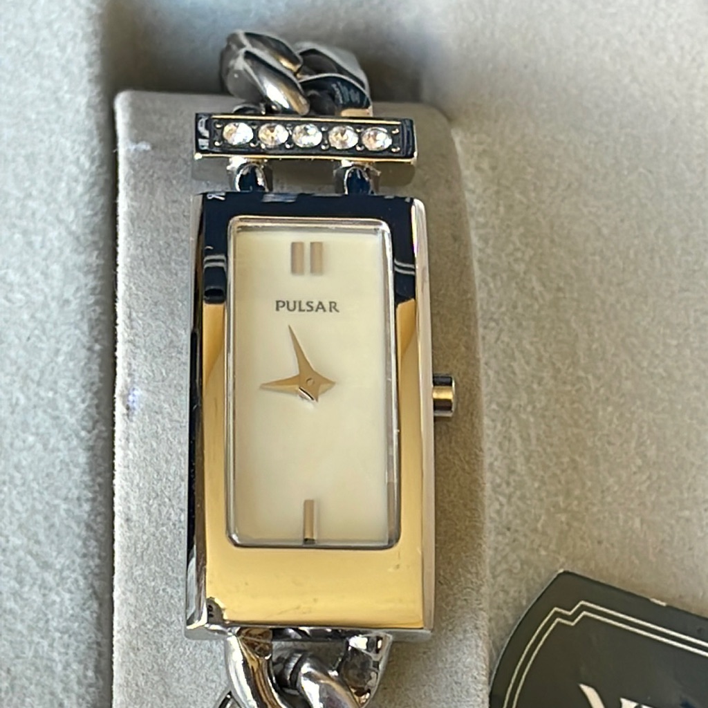 Pulsar Lady Battery Water Resistant Stainless Steel Mother Of Pearl Dial Pulsar Lady Battery Water Resistant Stainless Steel Mother Of Pearl Dial